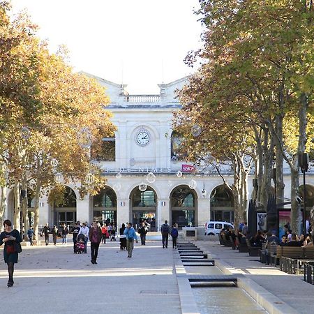 Appart'hôtel Odalys Le Cheval Blanc Nîmes Extérieur photo