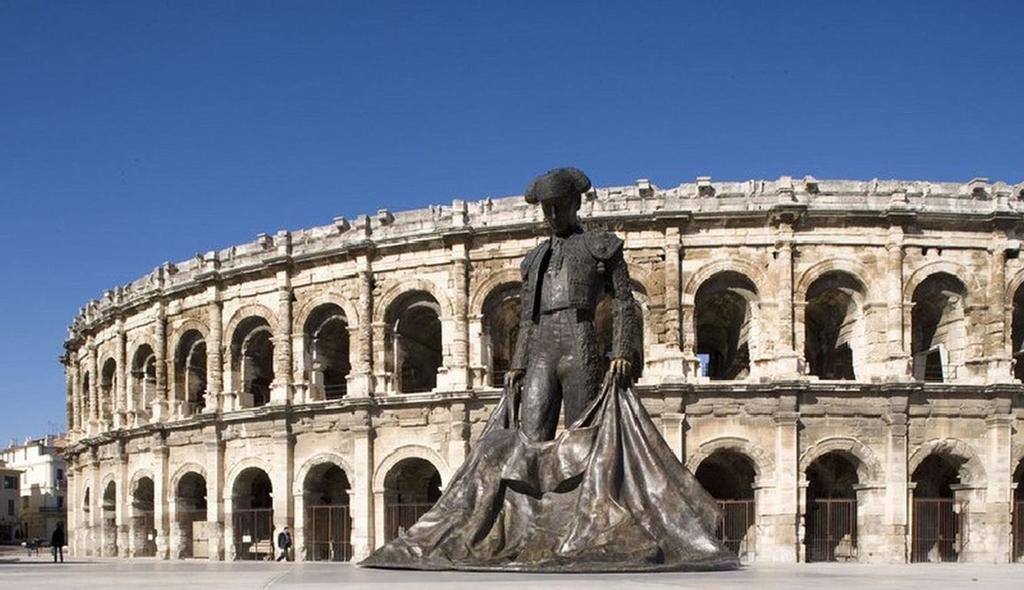 Appart'hôtel Odalys Le Cheval Blanc Nîmes Extérieur photo