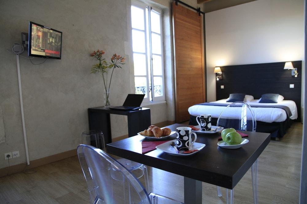 Appart'hôtel Odalys Le Cheval Blanc Nîmes Extérieur photo