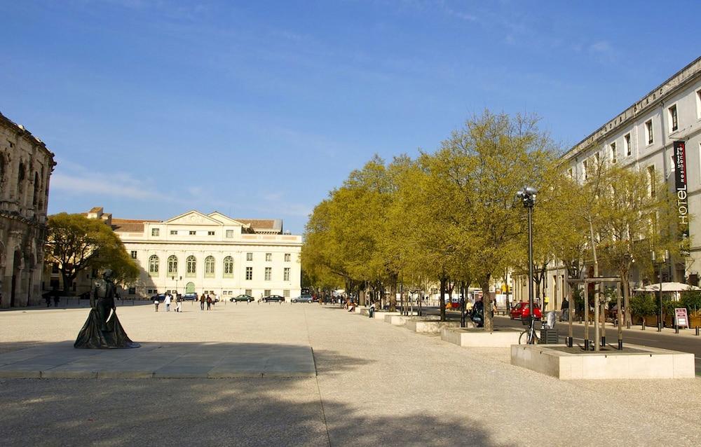 Appart'hôtel Odalys Le Cheval Blanc Nîmes Extérieur photo