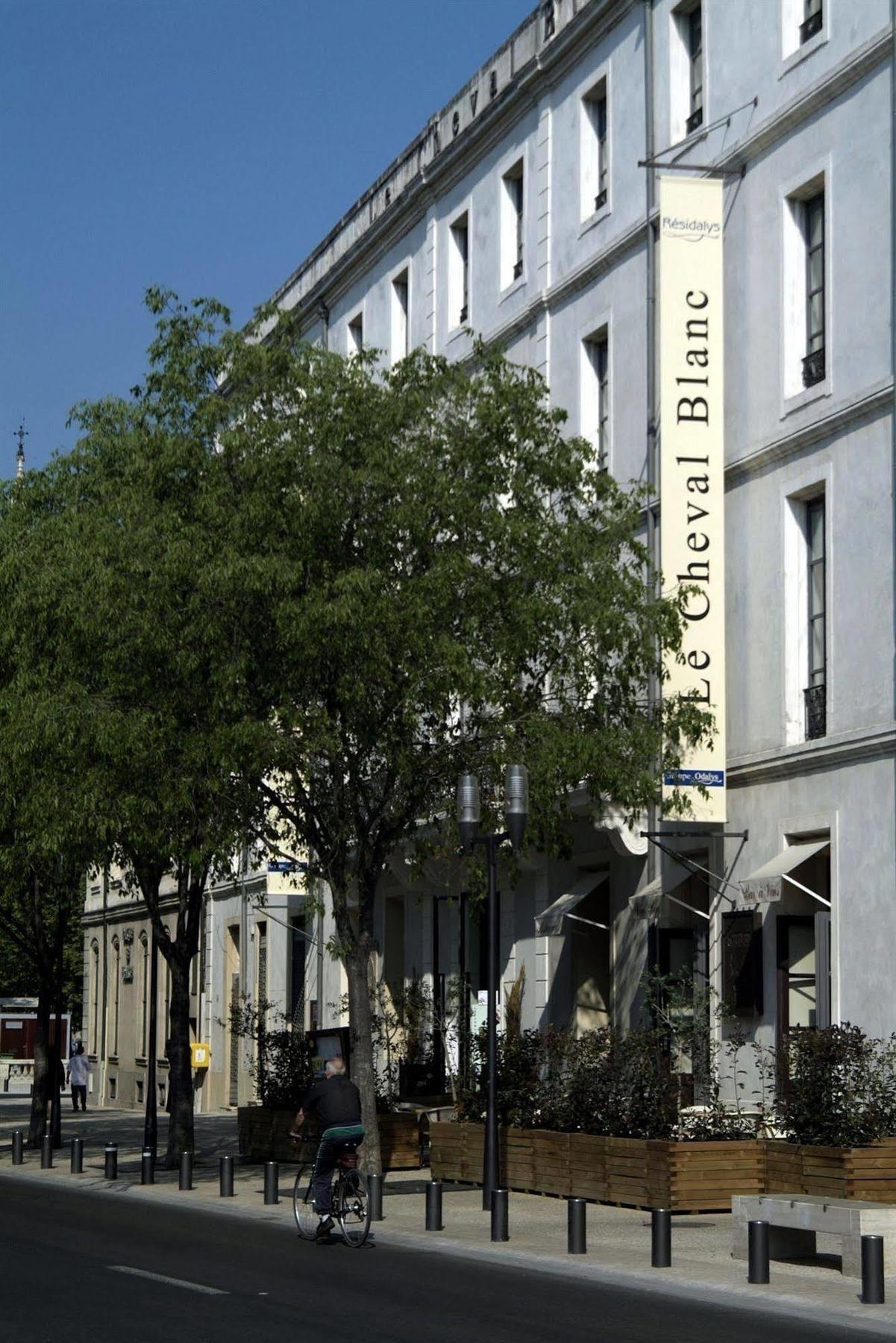 Appart'hôtel Odalys Le Cheval Blanc Nîmes Extérieur photo